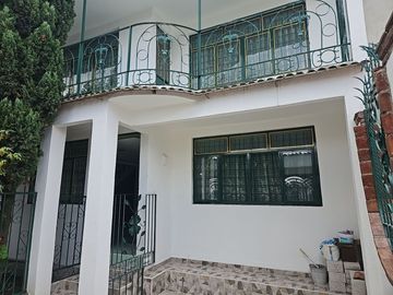 EXCELENTE CASA