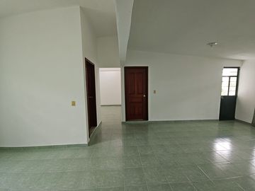 EXCELENTE CASA