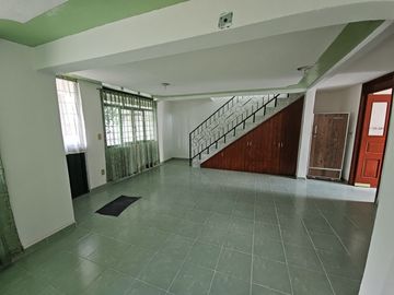 EXCELENTE CASA