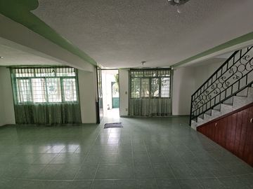 EXCELENTE CASA