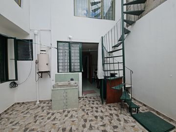EXCELENTE CASA