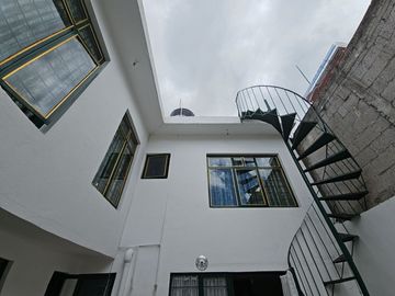 EXCELENTE CASA