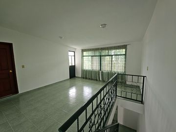 EXCELENTE CASA