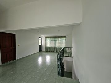 EXCELENTE CASA