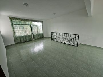EXCELENTE CASA