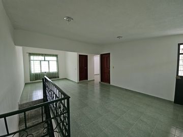 EXCELENTE CASA