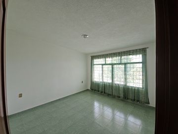 EXCELENTE CASA