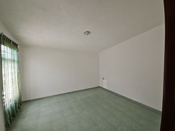EXCELENTE CASA