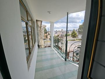 EXCELENTE CASA