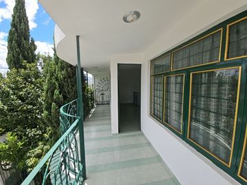 EXCELENTE CASA