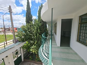 EXCELENTE CASA