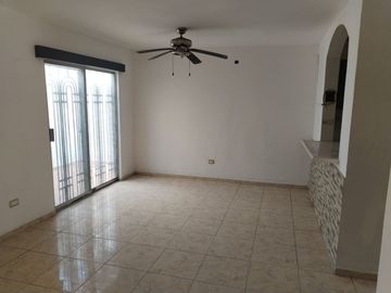 Bonita Casa Col Cumbres Oro, Monterrey