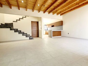 Casa en venta en Tequisquiapan, Col. Adolfo Lopez M, 3 recamaras, amplia y luminosa