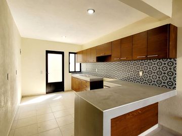 Casa en venta en Tequisquiapan, Col. Adolfo Lopez M, 3 recamaras, amplia y luminosa