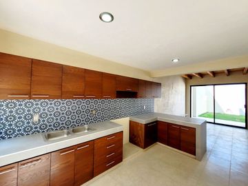 Casa en venta en Tequisquiapan, Col. Adolfo Lopez M, 3 recamaras, amplia y luminosa
