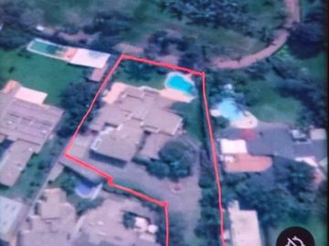 VENTA DE CASA EN LA PLANICIE RODEADA DE 2,000 M2 DE JARDINES – COLINDANTE Y CON ACCESO AL CLUB EL GOLF LA PLANICIE