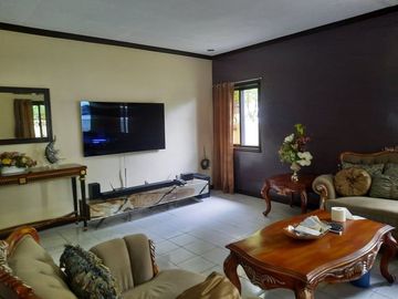 RARE FIND! CORNER LOT WITH OLD HOUSE FOR SALE – ALABANG HILLS VILLAGE PHP 105K/sq.m