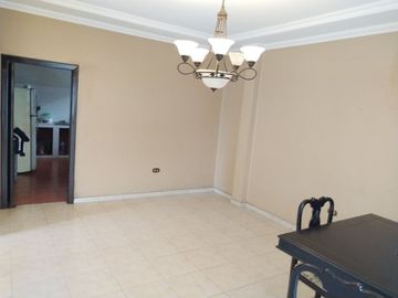 CASA DE VENTA,  EN URDESA CENTRAL , NORTE DE GUAYAQUIL
