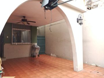 CASA DE VENTA,  EN URDESA CENTRAL , NORTE DE GUAYAQUIL
