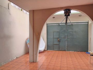 CASA DE VENTA,  EN URDESA CENTRAL , NORTE DE GUAYAQUIL