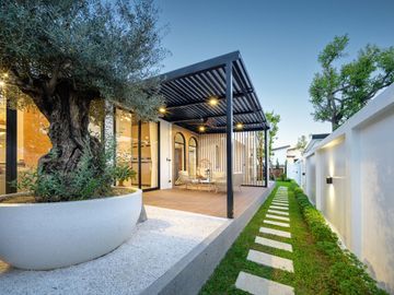 Luxury Pool villa for sale. Modern and stylish design with spacious living areas, complete functions, and a warm atmosphere. Move-in ready!
