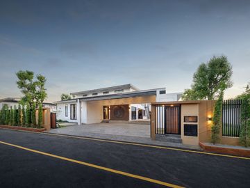 Luxury Pool villa for sale. Modern and stylish design with spacious living areas, complete functions, and a warm atmosphere. Move-in ready!