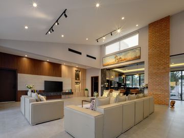Luxury Pool villa for sale. Modern and stylish design with spacious living areas, complete functions, and a warm atmosphere. Move-in ready!