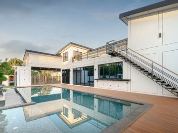 Luxury Pool villa for sale. Modern and stylish design with spacious living areas, complete functions, and a warm atmosphere. Move-in ready!
