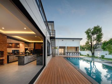 Luxury Pool villa for sale. Modern and stylish design with spacious living areas, complete functions, and a warm atmosphere. Move-in ready!