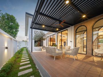 Luxury Pool villa for sale. Modern and stylish design with spacious living areas, complete functions, and a warm atmosphere. Move-in ready!