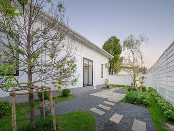 Luxury Pool villa for sale. Modern and stylish design with spacious living areas, complete functions, and a warm atmosphere. Move-in ready!