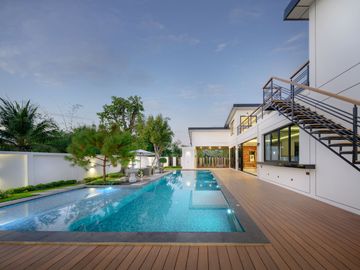 Luxury Pool villa for sale. Modern and stylish design with spacious living areas, complete functions, and a warm atmosphere. Move-in ready!