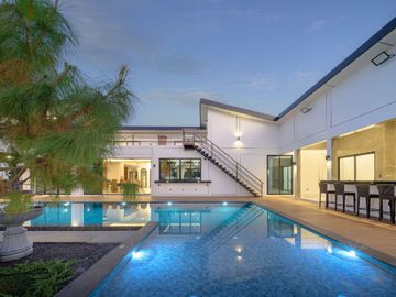 Luxury Pool villa for sale. Modern and stylish design with spacious living areas, complete functions, and a warm atmosphere. Move-in ready!