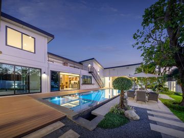 Luxury Pool villa for sale. Modern and stylish design with spacious living areas, complete functions, and a warm atmosphere. Move-in ready!
