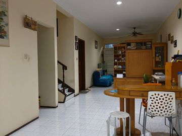 Rumah 2 Lantai Siap Huni Di Jl. Asem Jakarta Barat Dekat Central Park,Taman Anggrek,UNTAR,UKRIDA Dan Tol Dalam Kota