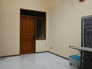 Rumah 2 Lantai Siap Huni Di Jl. Asem Jakarta Barat Dekat Central Park,Taman Anggrek,UNTAR,UKRIDA Dan Tol Dalam Kota