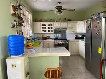 Venta de Casa cerca del mar, urbanización Costa de Oro, Salinas Ecuador