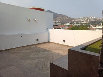 CASA EN VENTA CON ACABADOS DE LUJO EN LA COL. PERIODISTAS, ZONA DE ALTA PLUSVALÍA (POR OCOLUSEN)