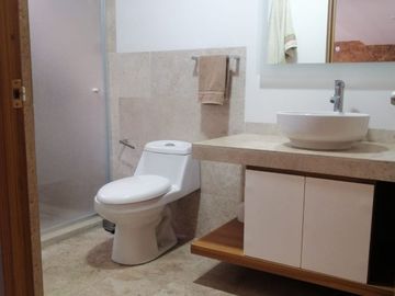 CASA EN VENTA CON ACABADOS DE LUJO EN LA COL. PERIODISTAS, ZONA DE ALTA PLUSVALÍA (POR OCOLUSEN)
