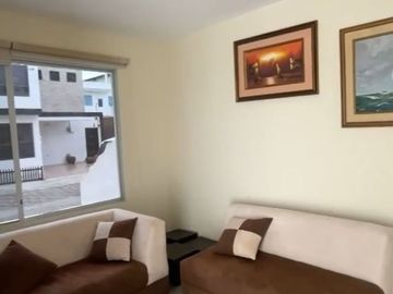 Venta de casa con piscina, a 60 m. del mar, La Milina, Salinas.