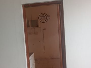 ALQUILO  OFICINA,  A 2 C.  DE JAVIER PRADO ESTE C.14.