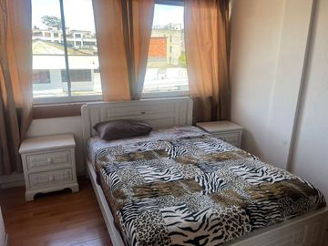 Casa en VENTA en la Kennedy Entre Avenida Galo Plaza y 6 de Diciembre NEGOCIABLE cerca de Supermaxi Bancos y Parques