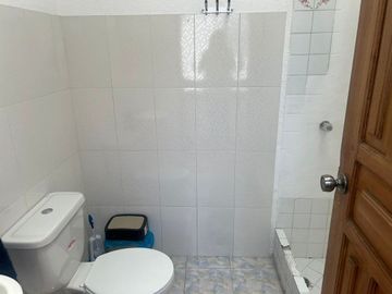 Casa en VENTA en la Kennedy Entre Avenida Galo Plaza y 6 de Diciembre NEGOCIABLE cerca de Supermaxi Bancos y Parques