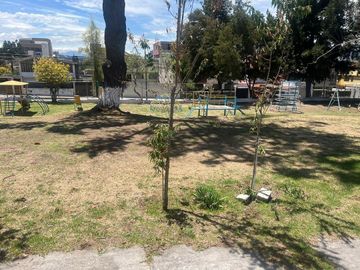 Casa en VENTA en la Kennedy Entre Avenida Galo Plaza y 6 de Diciembre NEGOCIABLE cerca de Supermaxi Bancos y Parques