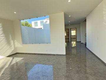 CASA EN VENTA BUGAMBILIAS ZAPOPAN JAL.