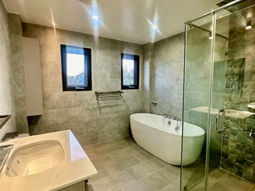Brand-New 4-Bedroom House & Lot in Tagaytay