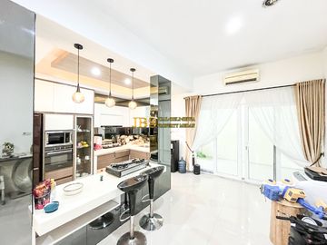 Dijual Villa Hook Full Furnish Lux Komplek De Casa Villa Jl. Asrama