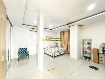 Dijual Villa Hook Full Furnish Lux Komplek De Casa Villa Jl. Asrama