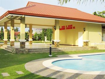 Resale Beautiful  Three Bedrooms House in Consolacion
