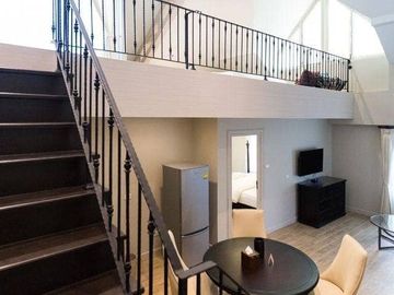 Hotel for sale in the city, quiet, private, next to the hill. Has a hotel business license